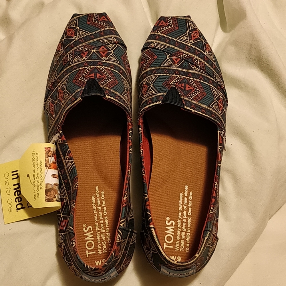 Tom's forest tribal design size 9